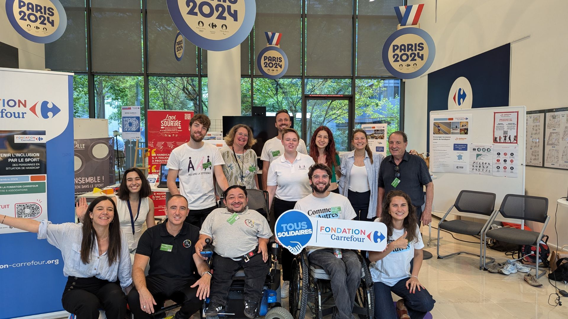 Photo de groupe des différentes associations lors de la campagne Captain Cause.