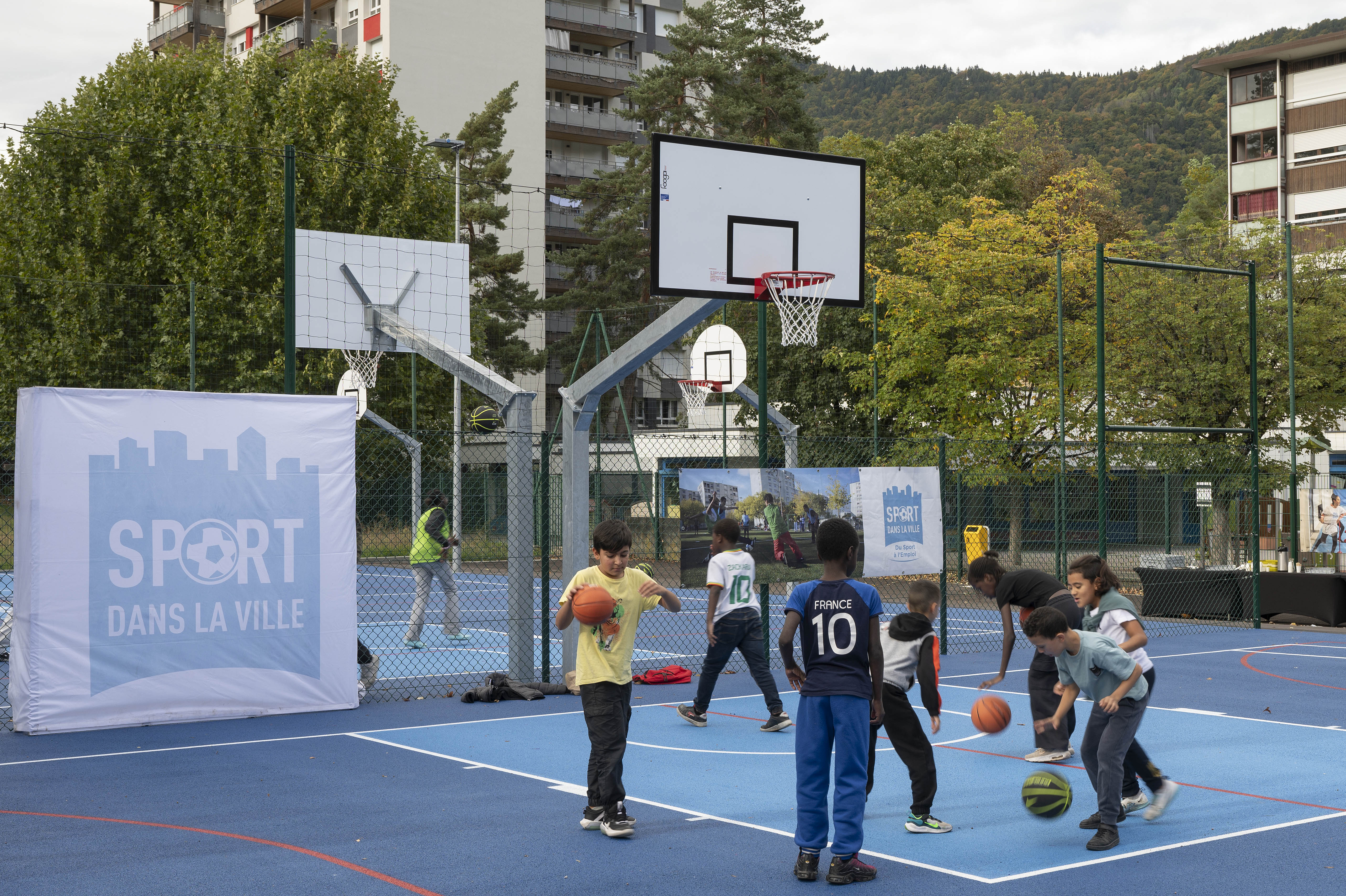 Terrain de basket à Cluses