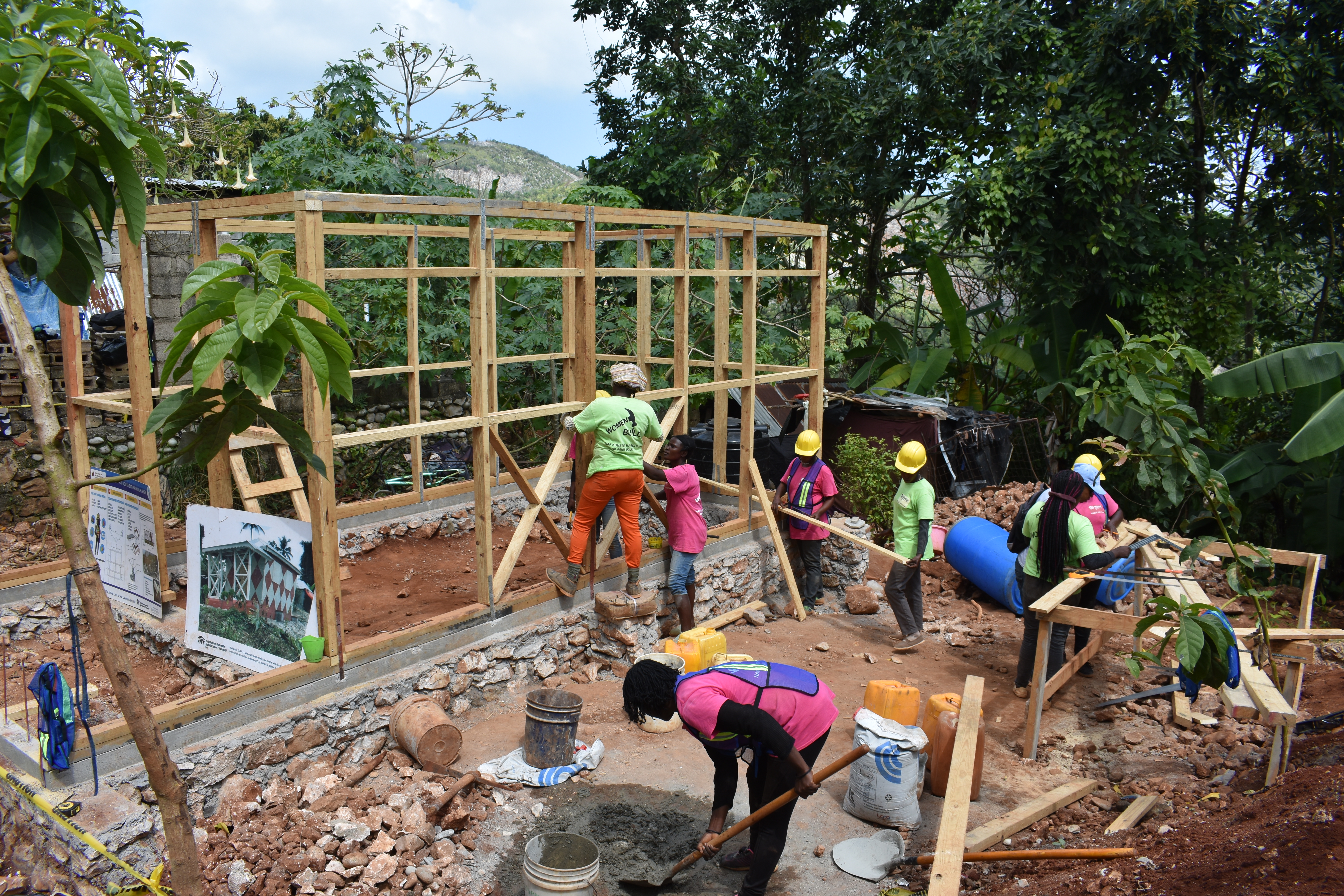 Reconstruction des maisons après le tremblement de terre en Haïti