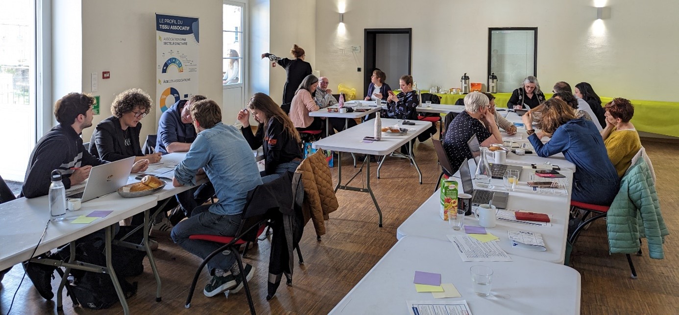 Participants au 4e atelier de la communauté d’action de Mulhouse le 22 septembre 2024 © Quentin Vaissaire/La Fonda