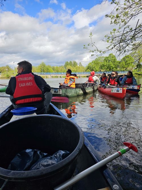 Collecte en canoe