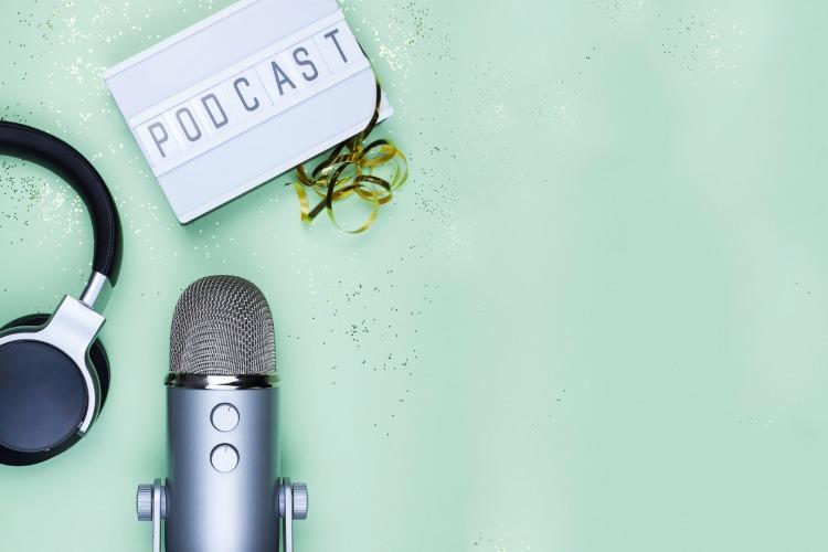 Sélection de 7 podcasts sur l'engagement. Crédit : iStock