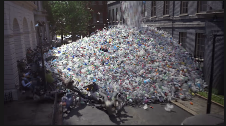 La dernière campagne de communication de Greenpeace anti-plastique. Crédit : copie écran YouTube Greenpeace