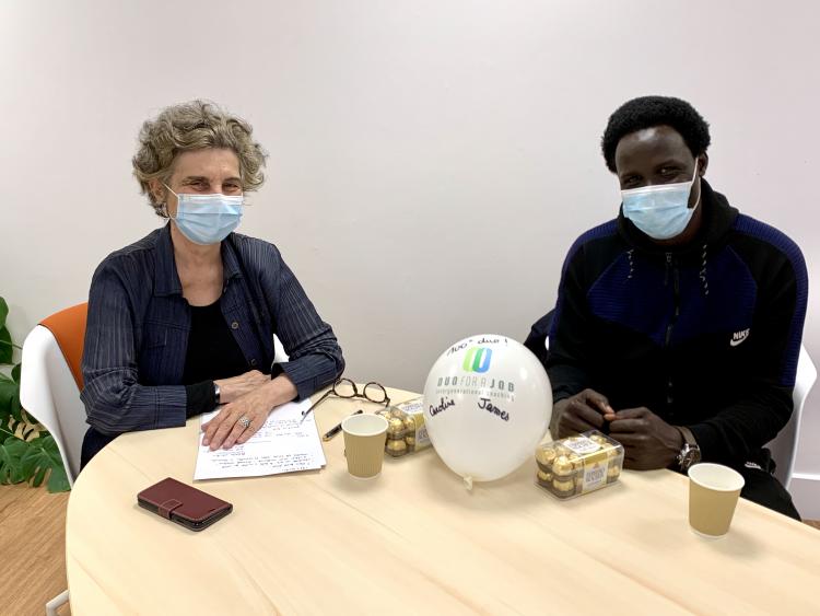 Caroline et James, lors de la signature de leur convention de mentorat