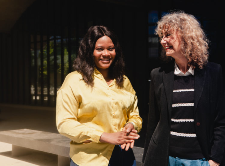 Annie et Kany, souriantes et complices (mai 2021)