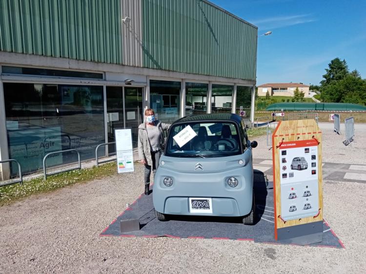 Voiturette électrique sans permis proposée aux bénéficiaires en recherche d'emploi