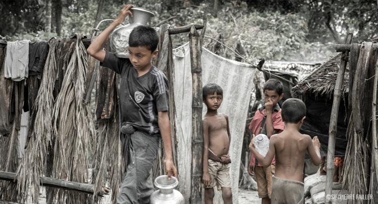 En milieu rural, des milliers de personnes sont durement frappées par la crise mondiale de l'assainissement, le SIF agit sur le terrain et porte leur voix auprès des décideurs pour insuffler de profonds et nécessaires changements durables