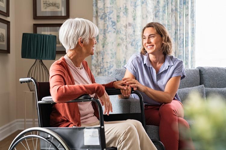 Maintien à domicile et accompagnement de l’avancée en âge - Crédit photo : iStock
