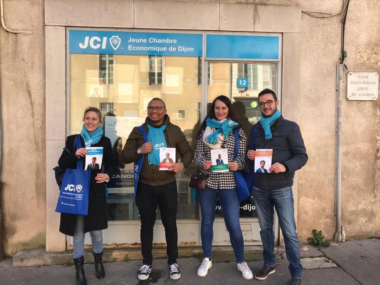 Opération Retour aux urnes par les JCE de Dijon et de Besançon