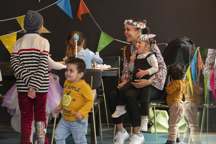 Les enfants profitent d'une journée sur le thème du carnaval