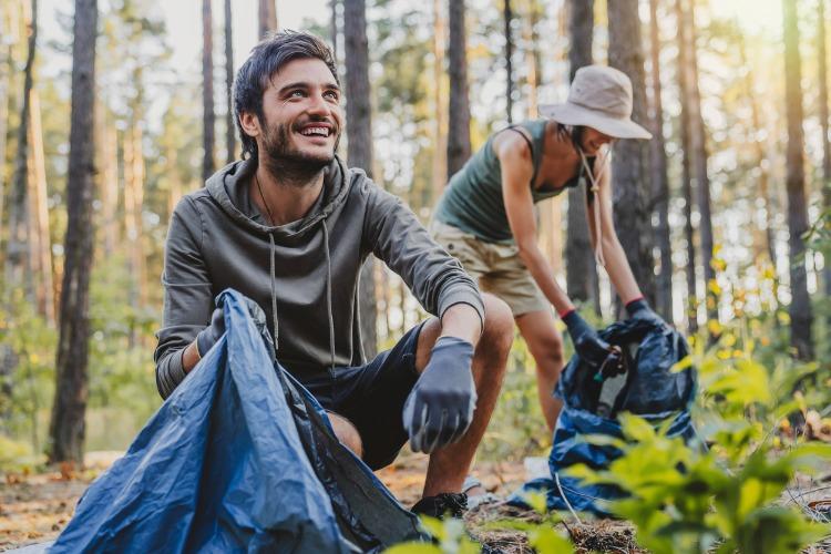 Le CESE vote une nouvelle définition de l'engagement bénévole. Crédit : iStock