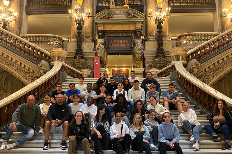Jeunes cadets des marins-pompiers de Marseille en visite à l'Opéra de Paris - Crédit photo : ©Maison des cadets des marins-pompiers de Marseille & bataillon de marins-pompiers de Marseille