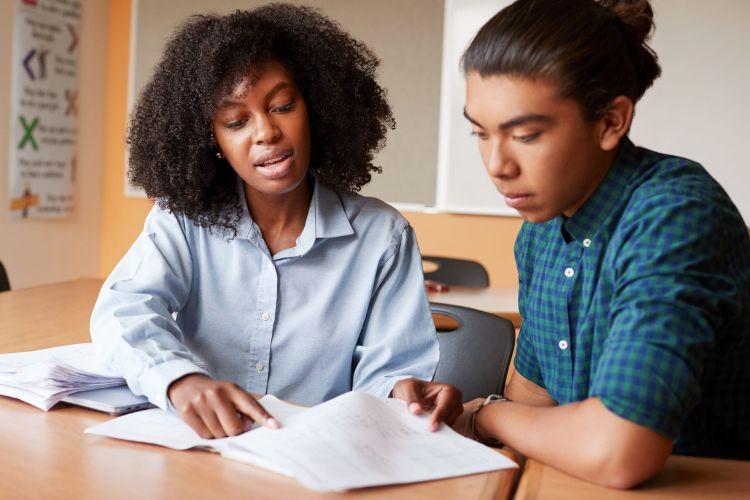 Encourager le mentorat, c’est favoriser l’égalité des chances. Crédit photo : Shutterstock.
