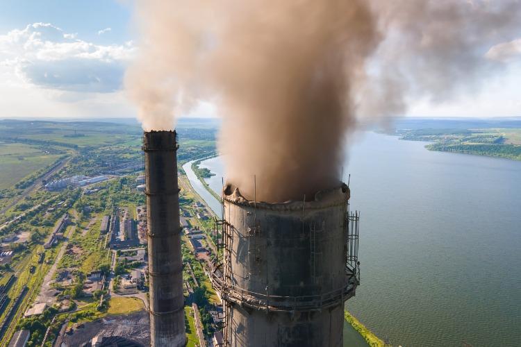 Un article de The conversation sur les mécènes pollueurs-payeurs. Crédit : iStock