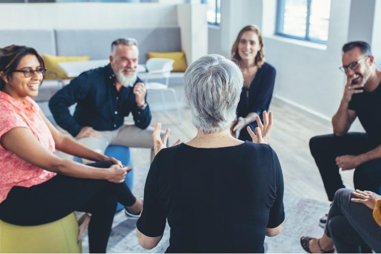 Les salariés seniors devront travailler plus longtemps. Crédit : iStock
