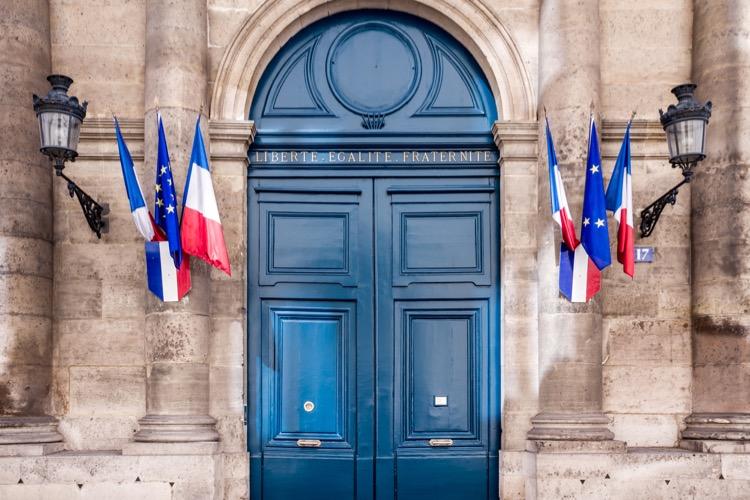 Le Sénat a adopté un texte visant à inscrire l'IVG dans la Constitution. Crédits : iStock.