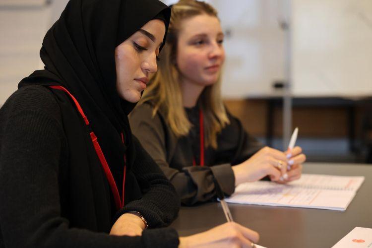 Droit des femmes : quatre associations soutenues par la Fondation œuvrent pour l’égalité des sexes. Crédit photo : Rêv'elles.