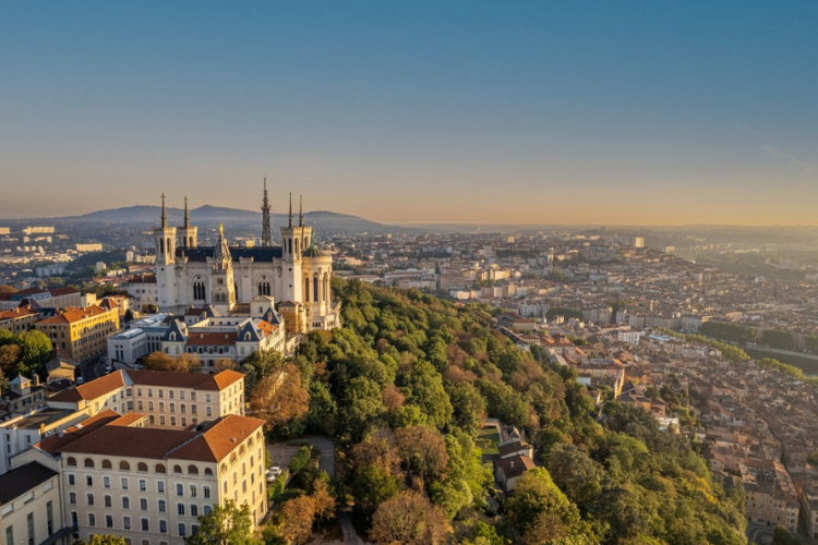 Cumulant les compétences d’une communauté d’agglomérations et du département, la métropole du Grand Lyon mène une politique forte en faveur d’une justice alimentaire forte. Crédit photo : iStock.