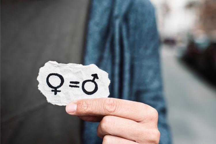 Pour atteindre l'égalité au travail, le chemin est encore long. Crédits : iStock.