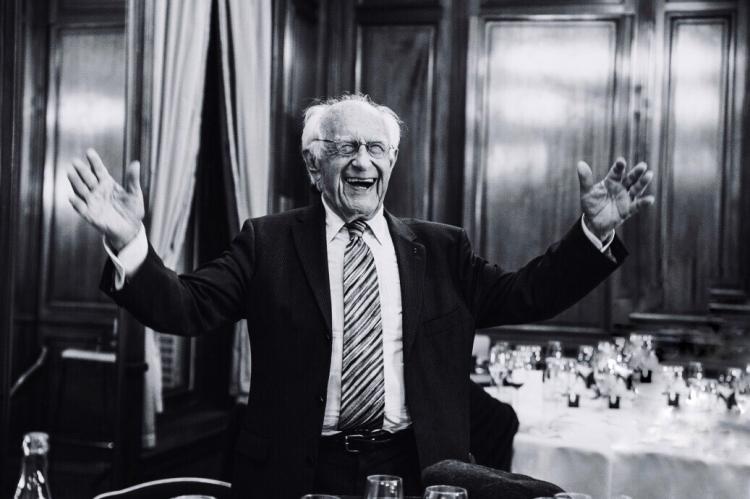 Claude Alphandéry lors de la fête organisée pour ses 100 ans. Crédit : Le Labo de l'ESS.