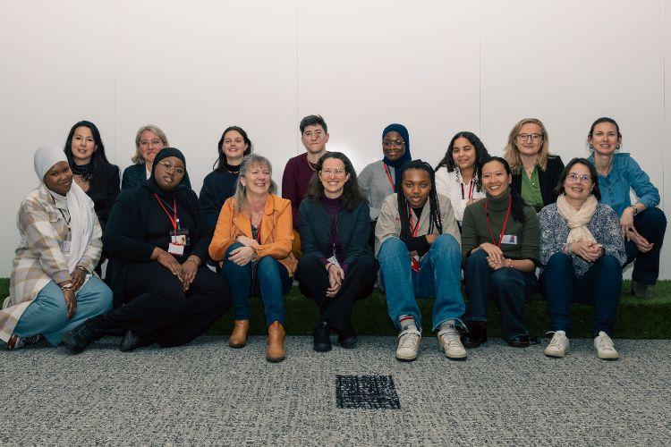 Les jeunes filles de Rêv’Elles en immersion chez Société Générale. Crédit photo : Edouard Monfrais Albertini.