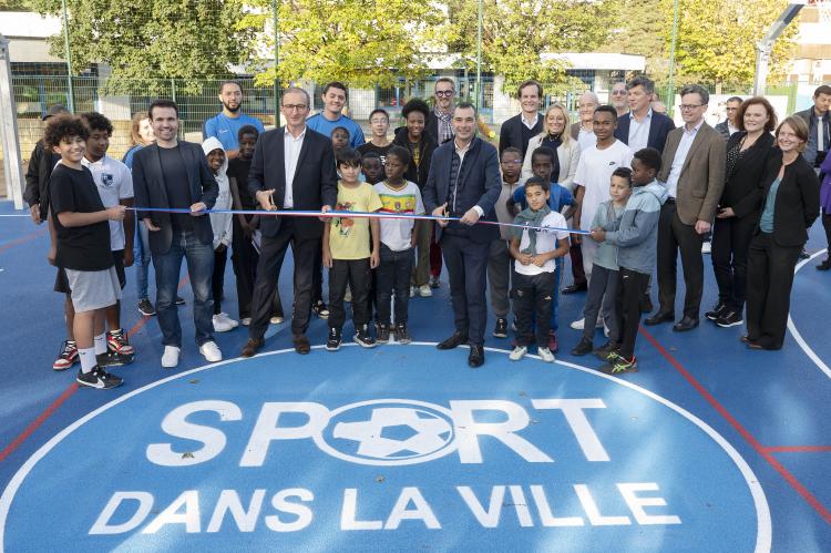 Inauguration du terrain de basket du quartier des Ewües à Cluses