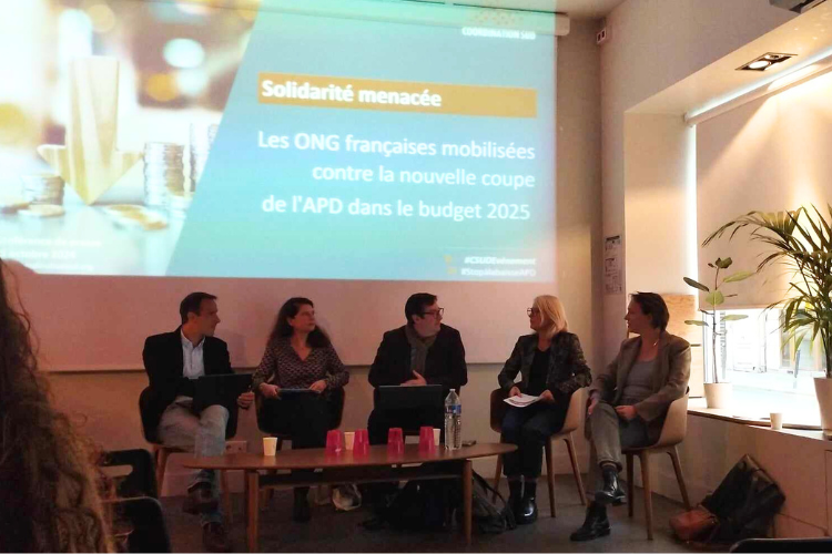 Coordination SUD a organisé une conférence de presse mardi 15 octobre à Paris avec plusieurs ONG de solidarité internationale. Crédit : Elisabeth Crépin-Leblond