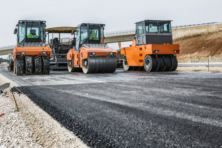 L’autorisation du projet d’autoroute, délivrée par un arrêté conjoint du préfet de la région Occitanie, du préfet de la Haute-Garonne et du préfet du Tarn en date du 1er mars 2023, a été suivie d’une forte mobilisation citoyenne s’opposant à la mise en œuvre de l’infrastructure. Crédit : iStock