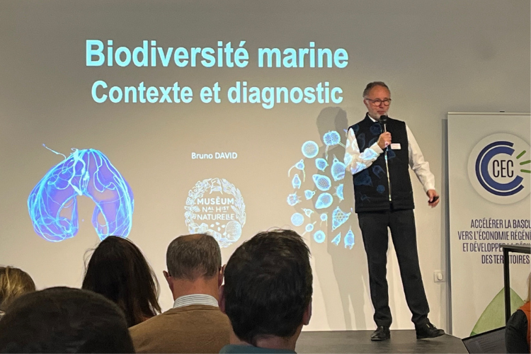 Bruno David, ancien président du Muséum national d'histoire naturelle, intervenait en introduction du parcours Océan de la Convention des entreprises pour le climat, le 11 mars 2025. Crédit : Carenews.