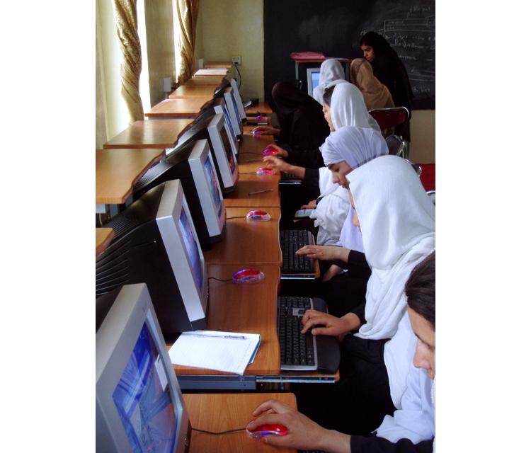 Collecte " Donnons accès à l'informatique et à Internet à 23 écoles afghanes "