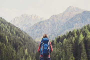 De nouveaux guides et outils proposent des solutions pour voyager bas-carbone. Crédits : iStock
