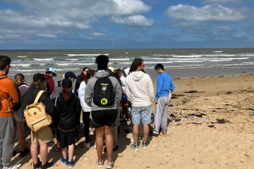 Deux classes de 5ème accompagnées de leurs professeurs de sport durant leur "classe de mer" du programme La Clé du Littoral