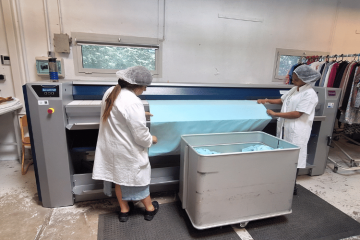 Les personnels de deux Esat gérés par l'association Ladapt feront partie des blanchisseurs chargés de laver le linge des athlètes du village olympique. Crédit : Ladapt. 