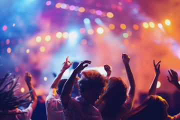 De plus en plus de festivals allient dans leurs programmes concerts et ateliers ou tables rondes sur  l'environnement. Crédits : Anton Vierietin/ iStock