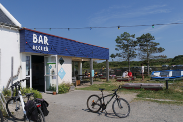 Le tiers-lieu est installé dans un ancien centre de vacances militaires situé sur la pointe des Saisies à Gâvres (56). Crédit : Elisabeth Crépin-Leblond