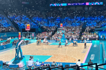 Un match de basket fauteuil lors des Jeux paralympiques de Paris. Crédit : Théo Nepipvoda.