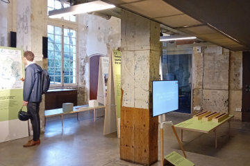 L’exposition « Cap sur le ZAN », à la Maison de l'architecture, à Paris, est soutenue par le ministère de la Transition écologique. Crédit : Léanna Voegeli. 