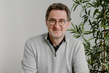 Olivier Perrin est l'auteur est coach en transition professionnelle engagée et auteur d'Oser les métiers de la transition écologique et solidaire, paru aux éditions Dunod. Crédit : Dagmara Bojenko