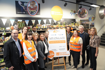Représentants des Banques Alimentaires, de Carrefour et de sa Fondation, lors de la signature du partenariat.