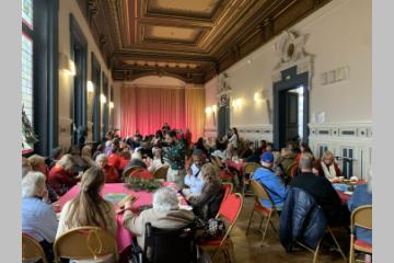 Goûté de Noël avec l'association Paris en Compagnie, ses aînés et bénévoles.