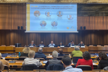 Table-ronde « Les entreprises de l'ESS et les entreprises classiques peuvent-elles partager les mêmes concepts pour assurer leur développement ? », lors des 11e Rencontres du Mont-Blanc, à Genève. Crédit : Carenews. 