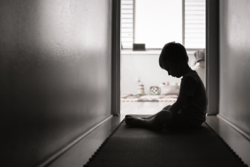 Carenews met en lumière l'action de 5 associations et fondations qui agissent pour la protection de l'enfance. Crédit : Carenews.