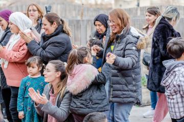 Les salariées de Generali à la Maison des Familles de Marseille. Crédit : Generali THSN