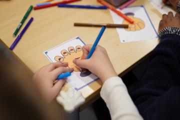 Sensibiliser les enfants au handicap grâce à l’art