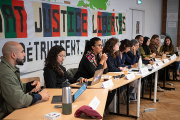 Les porte-paroles de plusieurs ONG, réunis le 25 septembre lors d'une conférence de presse. Crédit : Fanny Noret / Greenpeace.