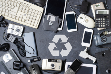 Des structures de l'ESS contribuent au réemploi et à la réutilisation d'équipements électriques et électroniques. Crédit : iStock/