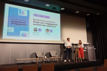 Julian Guérin, co-fondateur de Komeet, et Héloïse Arnold, chargée de communication, lancent officiellement leur étude sur l'engagement sociétal des salariés. Crédit : Léanna Voegeli