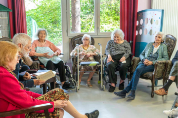 3 idées pour engager son entreprise en faveur du bien-vieillir. Crédit : Lire et Sourire