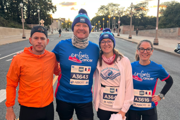 Quatre coureurs solidaires au marathon de Chicago; Crédit : Imagine for Margo