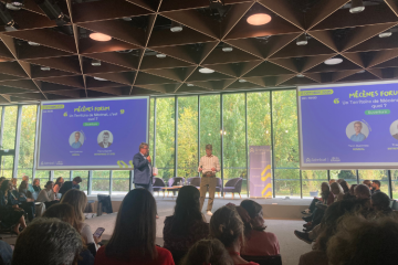 Yann Queinnec, le délégué général d'Admical, à droite, accompagné du directeur général d'Entreprises et cités Thierry Dujardin, en ouverture du Mécènes forum 2025. Crédit : Carenews.
